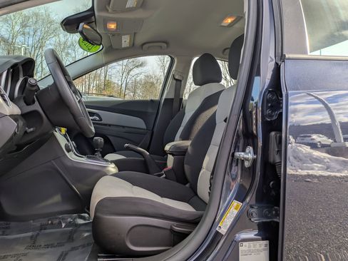 Used 2016 Chevrolet Cruze L image 12