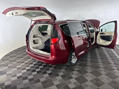 Used 2023 Chrysler Voyager LX FWD image 14
