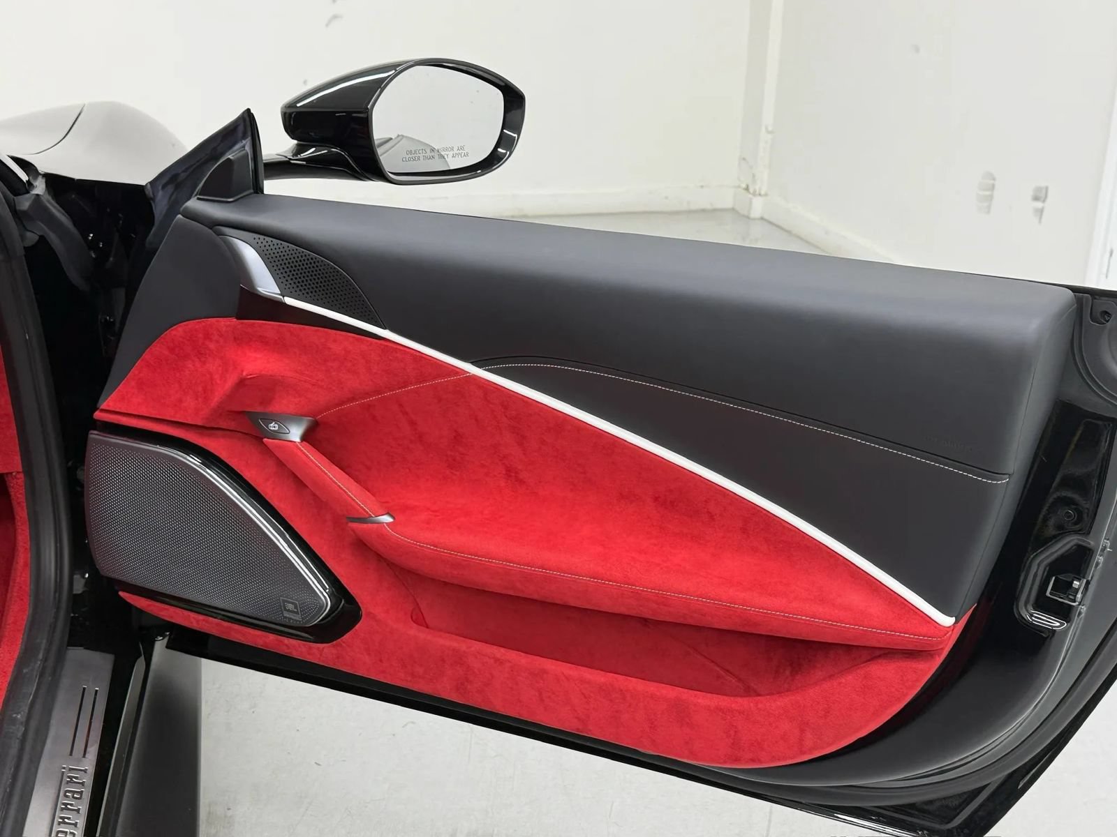 Used 2025 Ferrari Roma Spider RWD image 40