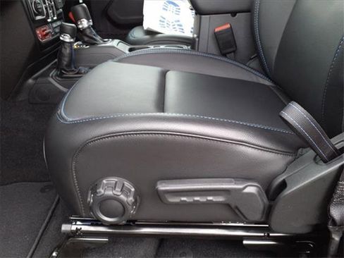 New 2023 Jeep Wrangler Unlimited Rubicon 4xe w/ Cold Weather Group image 21