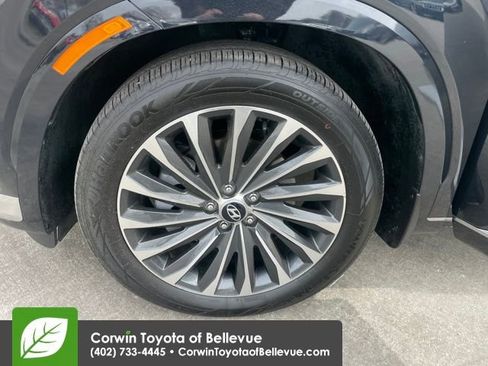 Used 2024 Hyundai Palisade Calligraphy image 25