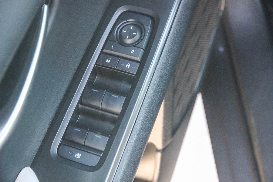 Used 2025 Lexus UX 300h FWD image 22