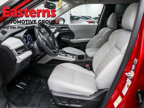 Used 2023 Mitsubishi Outlander SEL image 14