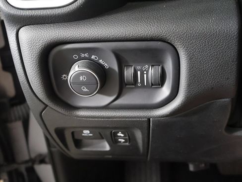 Used 2025 RAM 1500 Laramie w/ Sport Appearance Package AWD/4WD image 39