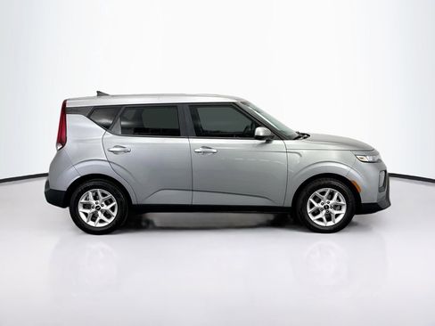 Used 2022 Kia Soul LX w/ Technology Package image 4