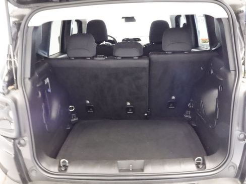 Certified 2020 Jeep Renegade Latitude w/ Cold Weather Group AWD/4WD image 21
