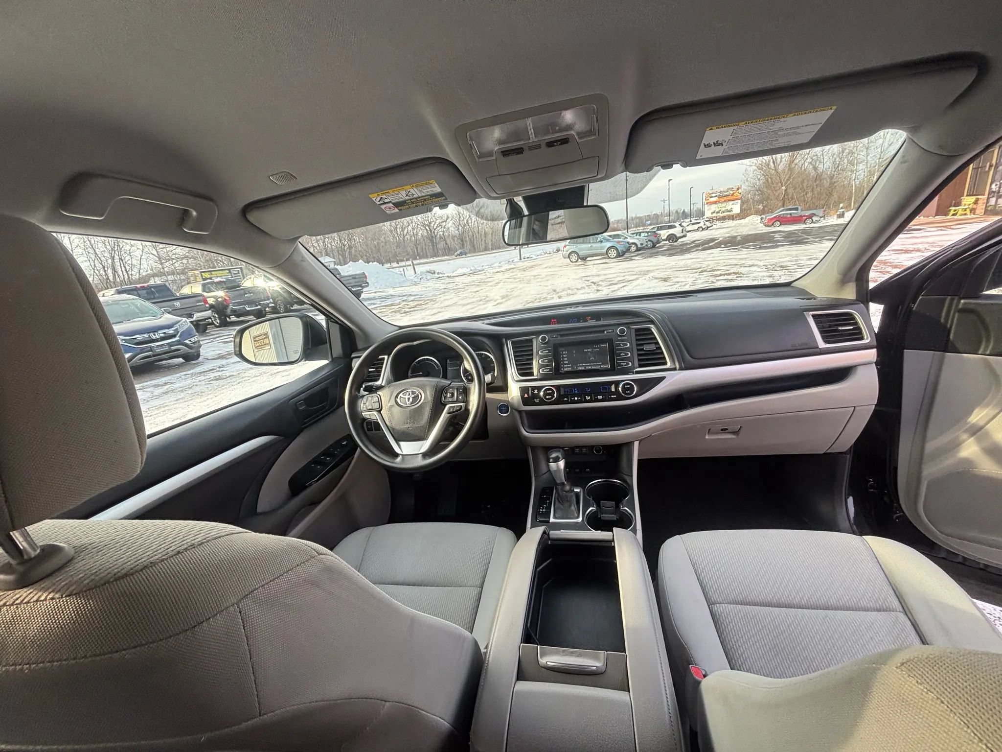 Used 2018 Toyota Highlander LE w/ Carpet Mat Package (TMS) AWD/4WD image 33
