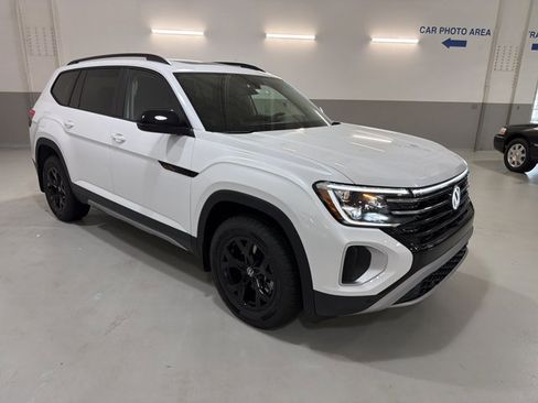 New 2026 Volkswagen Atlas Peak Edition AWD/4WD image 4