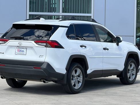 Used 2025 Toyota RAV4 XLE AWD/4WD image 4