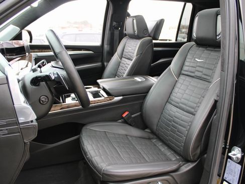 Used 2025 Cadillac Escalade ESV Sport Platinum w/ LPO, ONYX Package image 7