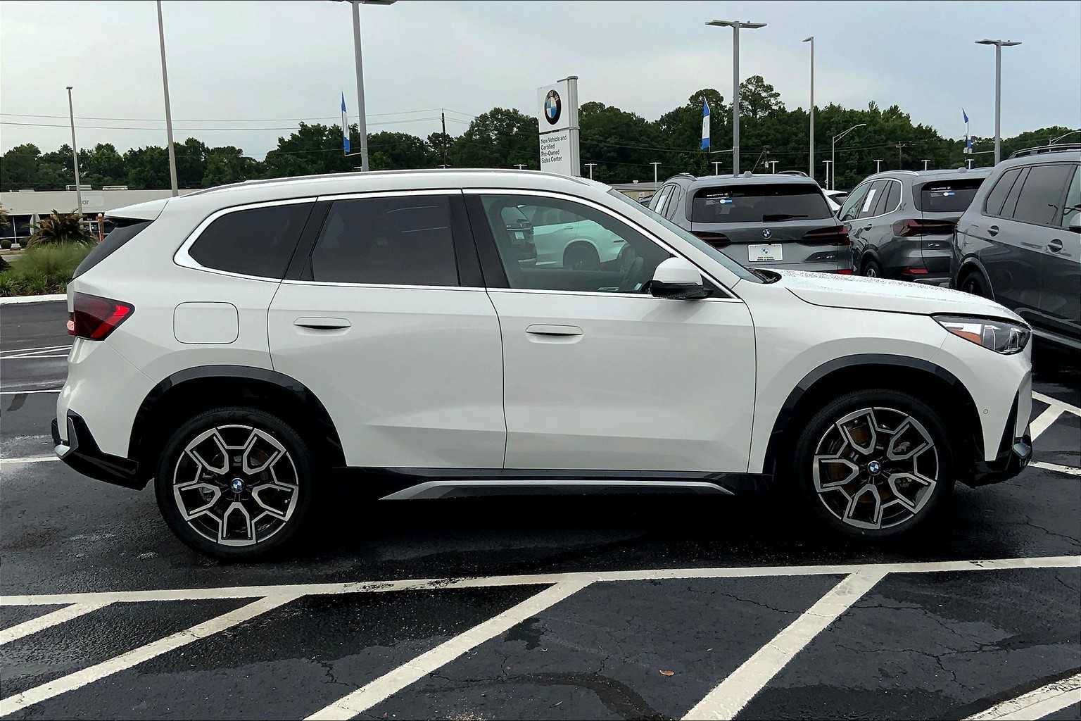 Used 2025 BMW X1 xDrive28i w/ Technology Package AWD/4WD image 17