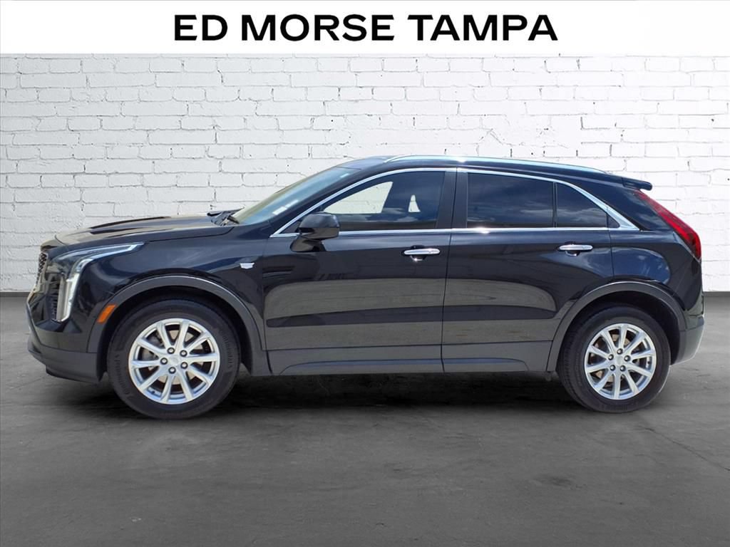 Used 2022 Cadillac XT4 Luxury w/ Cold Weather Package FWD image 2