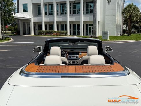 Used 2017 Rolls-Royce Dawn RWD image 57