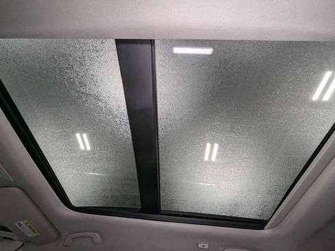 Used 2024 Honda Pilot Touring image 17