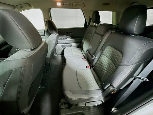 Used 2024 Nissan Pathfinder SV image 22