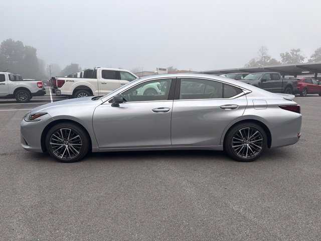 Used 2025 Lexus ES 300h w/ Premium Package FWD image 2