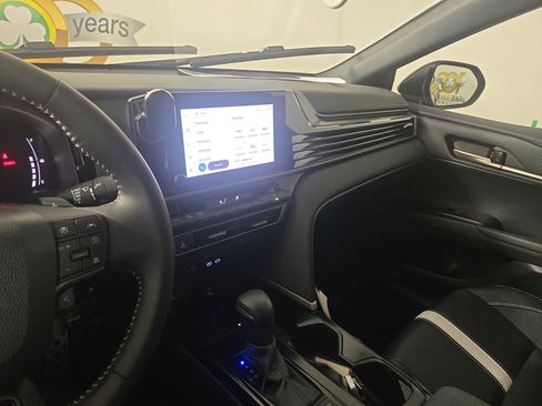 Used 2025 Toyota Camry SE image 24