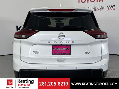 Used 2024 Nissan Rogue SV image 5