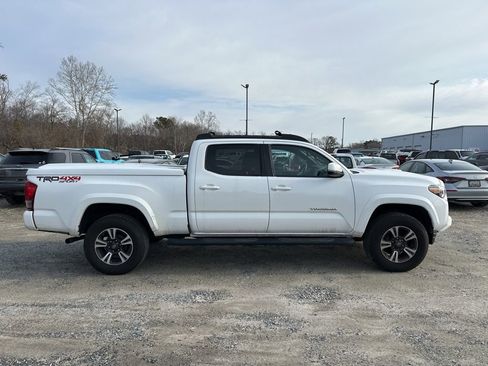 Used 2016 Toyota Tacoma TRD Sport image 6