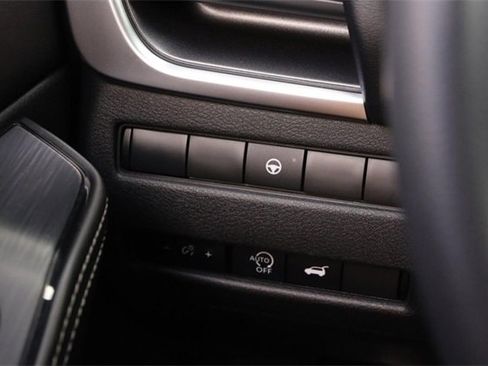 Certified 2024 Nissan Rogue SV image 19