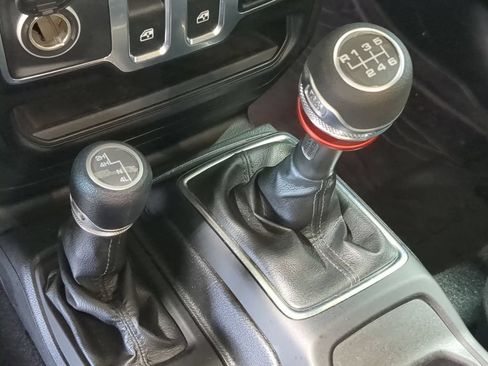 Used 2020 Jeep Wrangler Sport AWD/4WD image 34