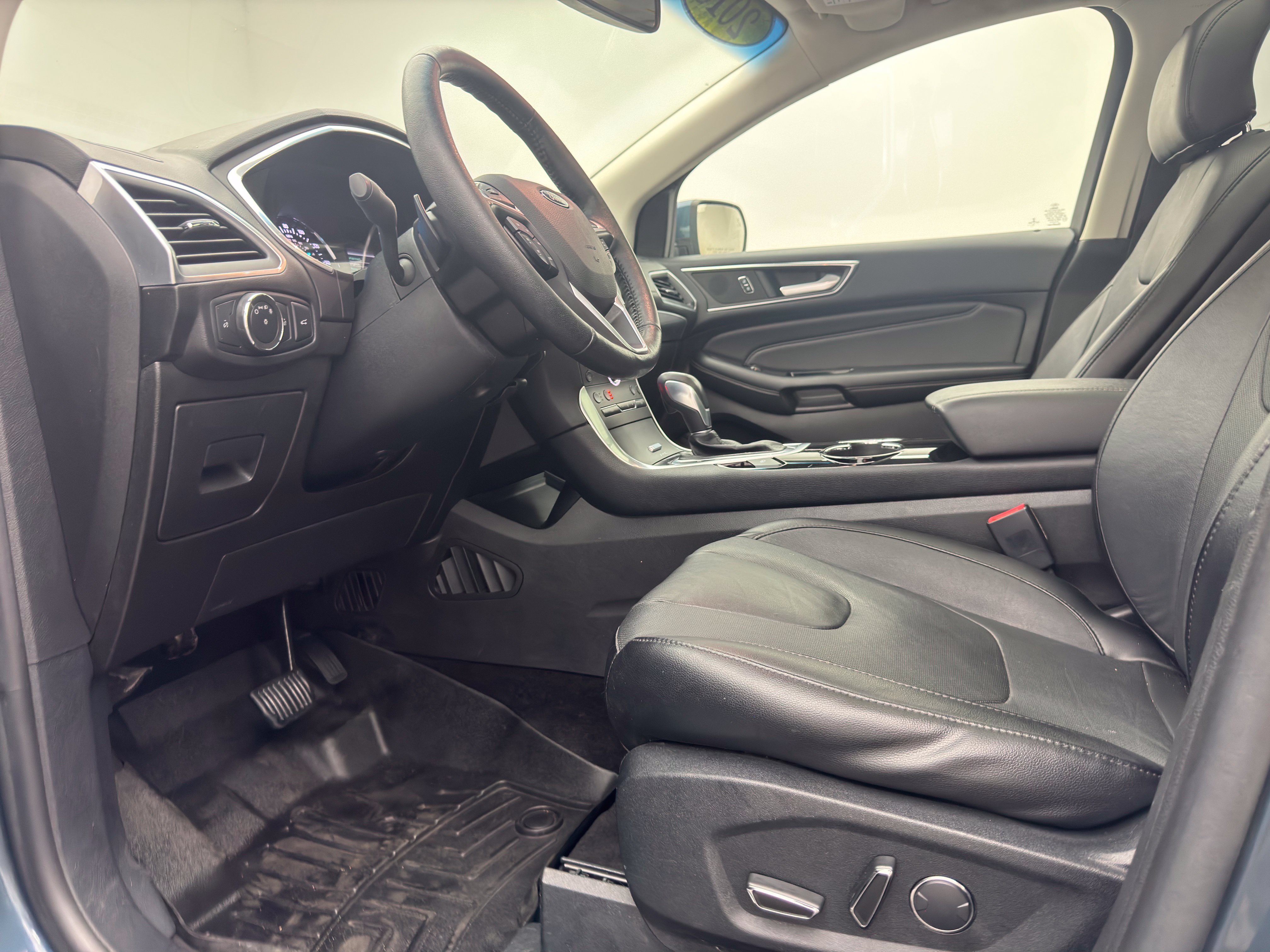 Used 2016 Ford Edge Titanium w/ Equipment Group 301A AWD/4WD image 19