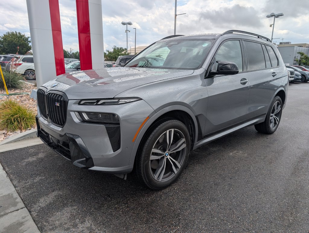Used 2024 BMW X7 M60i w/ Executive Package AWD/4WD image 3