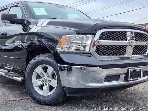 Used 2019 RAM 1500 Classic SLT w/ Luxury Group AWD/4WD image 2