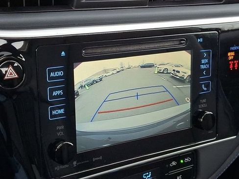 Used 2018 Toyota Corolla SE image 19