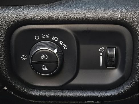 Used 2025 RAM 1500 Warlock AWD/4WD image 33