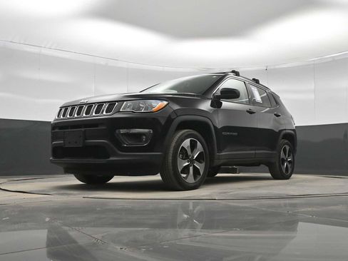 Used 2017 Jeep Compass Latitude w/ Popular Equipment Group image 32