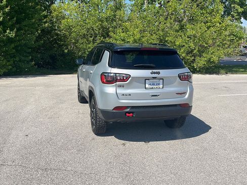 Used 2026 Jeep Compass Trailhawk AWD/4WD image 3