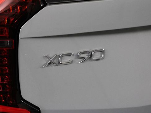 New 2026 Volvo XC90 B5 Plus image 16