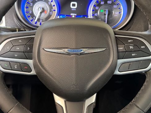 Used 2022 Chrysler 300 Touring L RWD image 6