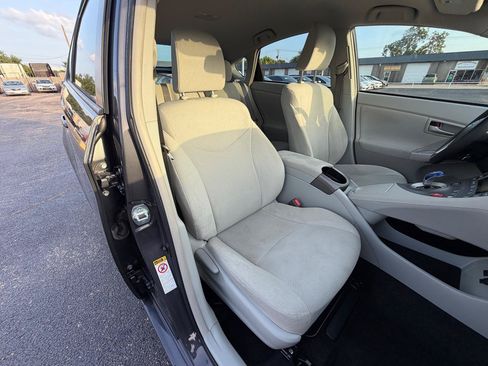 Used 2014 Toyota Prius Two FWD image 16