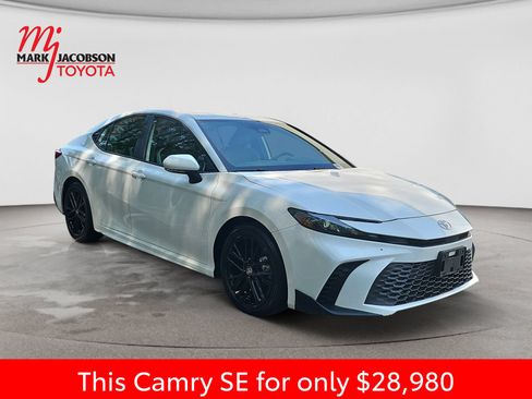 Used 2025 Toyota Camry SE FWD image 5