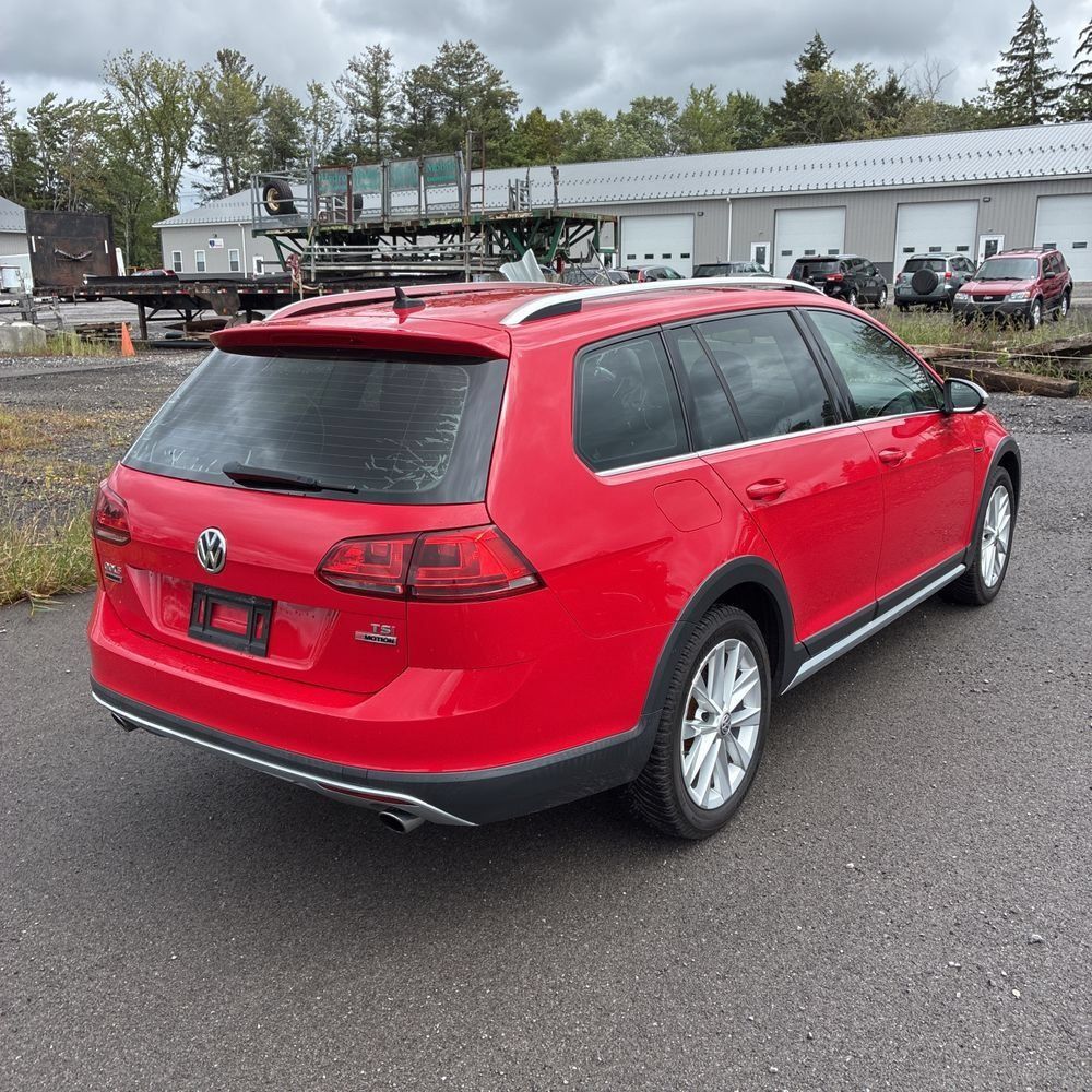 Used 2017 Volkswagen Golf Alltrack SE AWD/4WD image 3