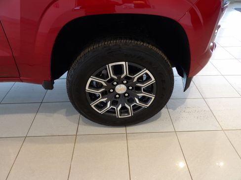 Used 2024 Chevrolet Colorado LT w/ LT Convenience Package III image 26