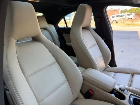 Used 2019 Mercedes-Benz CLA 250 4MATIC image 27
