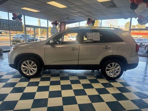 Used 2014 Kia Sorento EX image 4