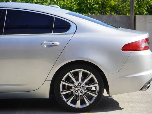 Used 2011 Jaguar XF Premium RWD image 24