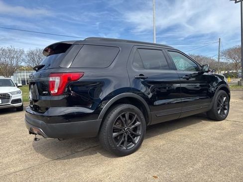 Used 2017 Ford Explorer XLT w/ Equipment Group 202A image 5