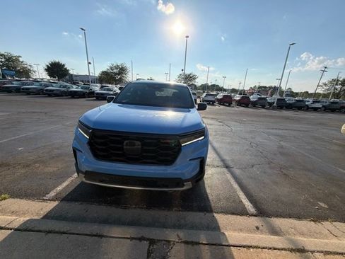 Used 2024 Honda Pilot TrailSport image 8