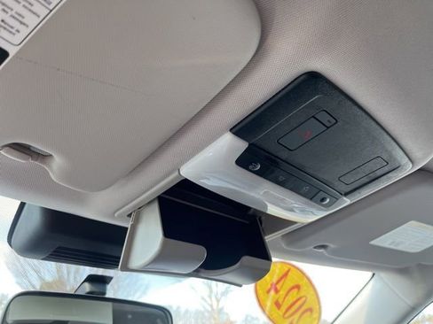 Used 2024 Mitsubishi Outlander SE Black Edition image 28