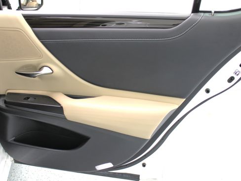 Used 2019 Lexus ES 300h Luxury image 45