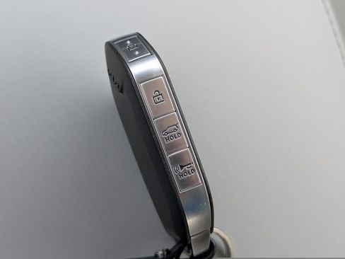 Used 2024 Kia Telluride EX w/ EX Captain's Chair Package image 32