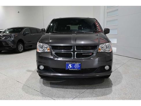 Used 2019 Dodge Grand Caravan SXT FWD image 4