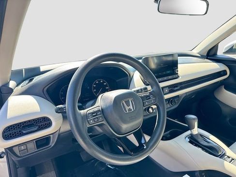 Certified 2024 Honda HR-V LX image 9