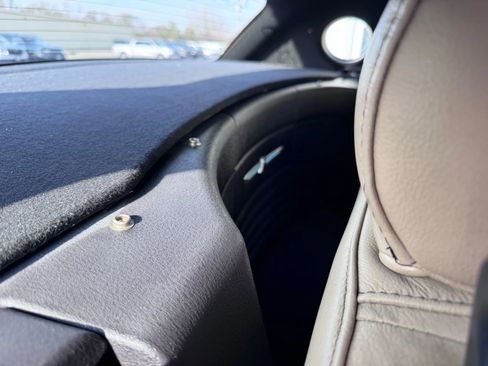 Used 2004 Ford Thunderbird image 17