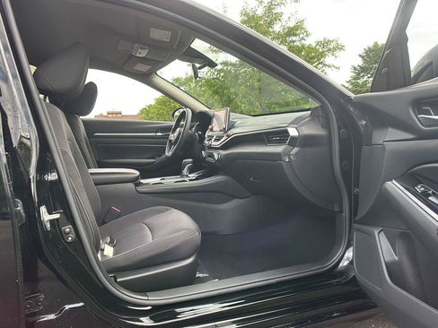 Used 2023 Nissan Altima 2.5 SV FWD image 12